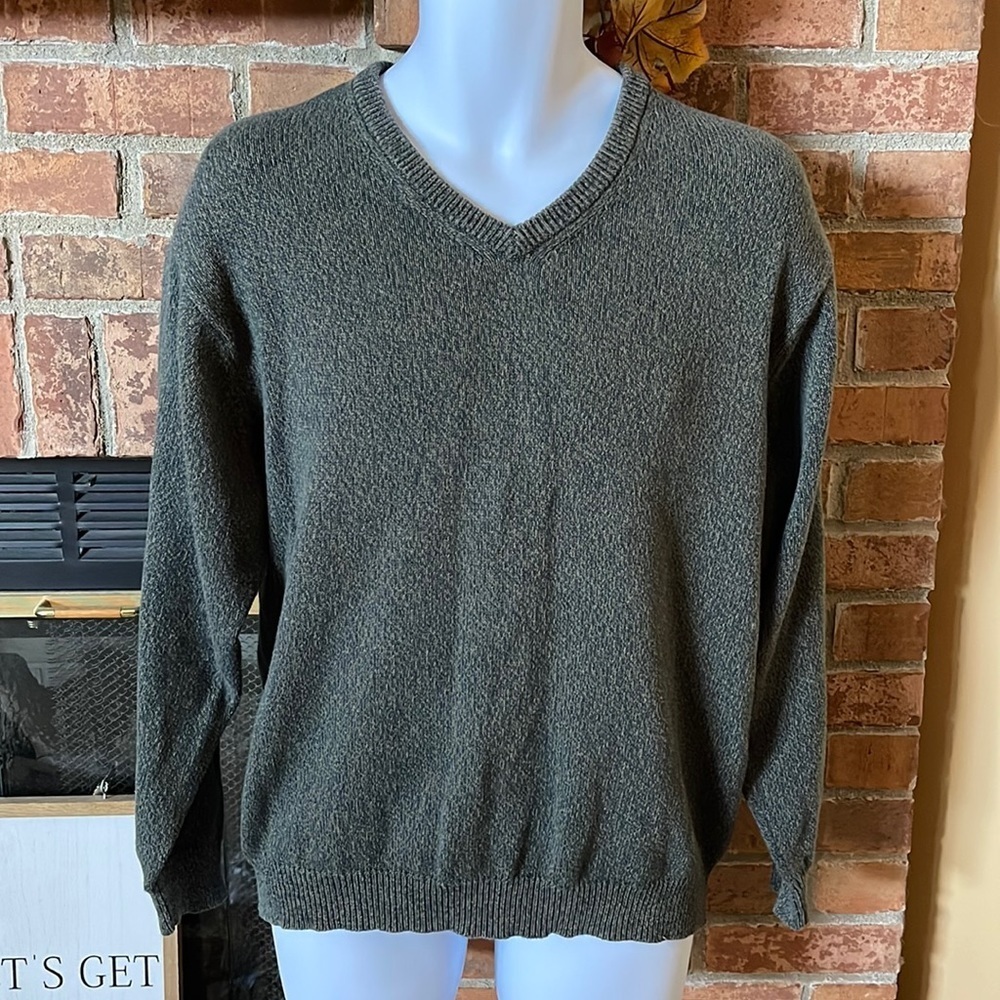 Latitude by Northern Isles Heathered Green V-Neck Sweater